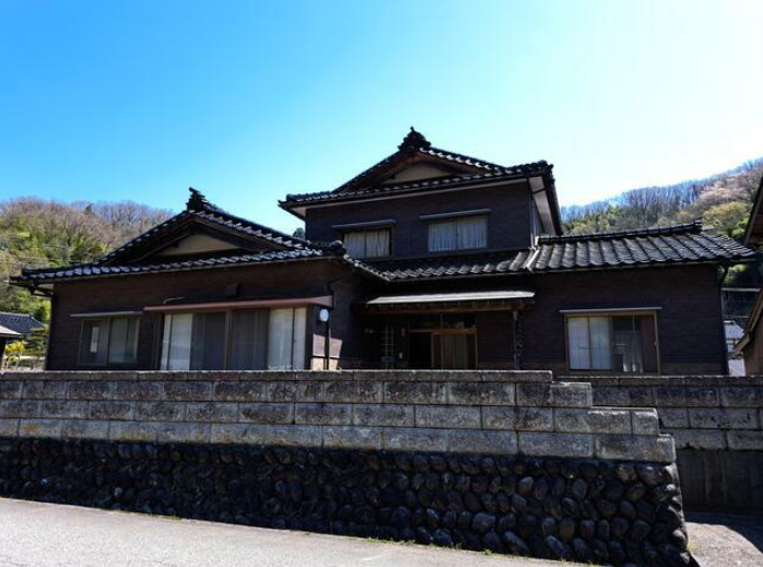 高岡市東海老坂1130-1